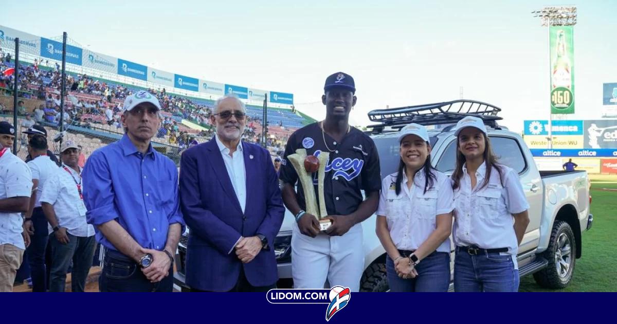 Santo Domingo Motors Premia Jugador M S Valioso Del Torneo De