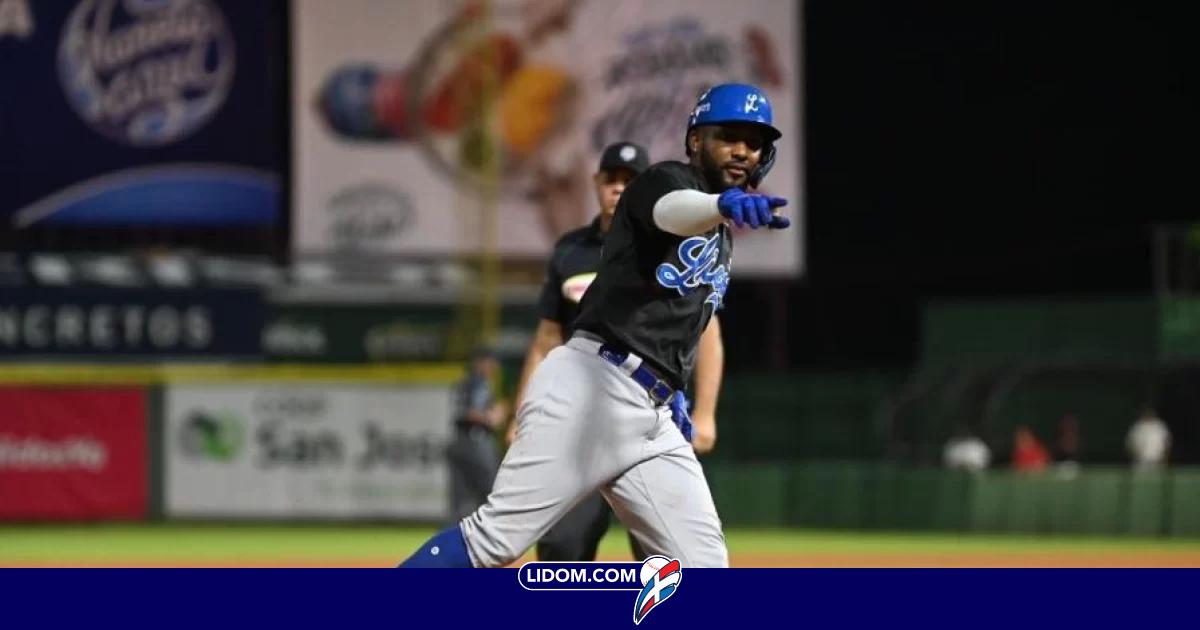 Miguel Andújar dispara dos jonrones y Licey se queda solo en el segundo