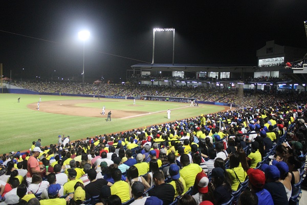 Colombia se impuso a Dominicana 5 por 3