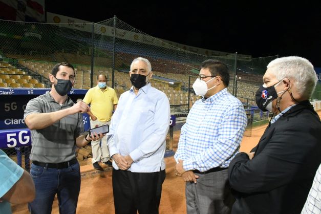 (Video) Instalan moderno sistema de iluminación en el Estadio Quisqueya para SC (Video) Instalan moderno sistema de iluminación en el Estadio Quisqueya para SC