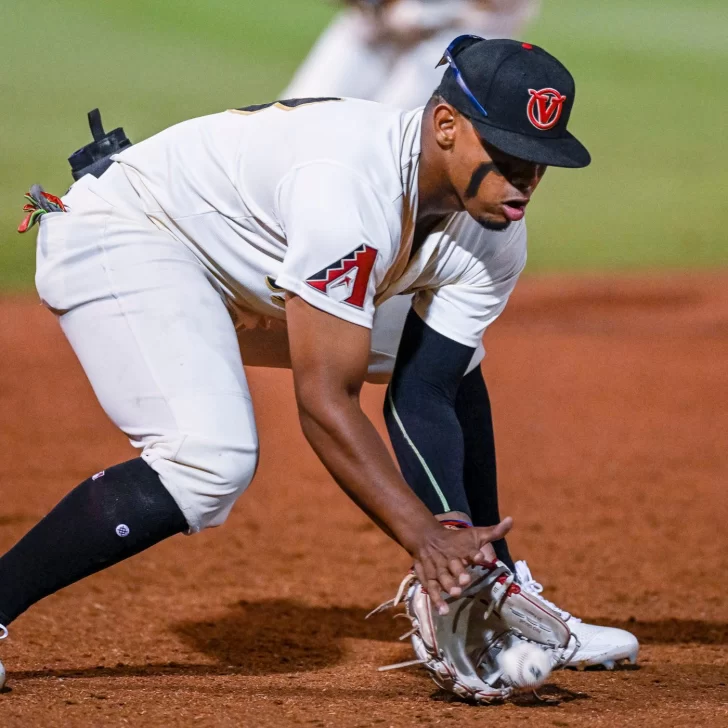 Dayvison de los Santos es la primera selección de los Gigantes en el draft de novatos