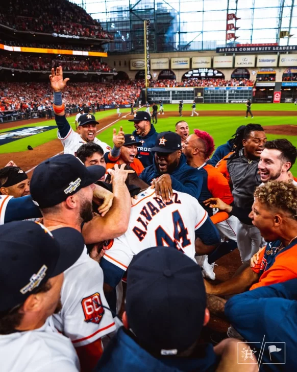 Yordan Álvarez vuelve a decidir por los Astros Yordan Álvarez vuelve a decidir por los Astros