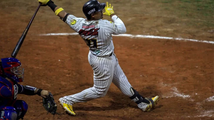 Dominicano Isaías Tejeda empuja cinco y pone 2-0 a Leones de Caracas en la final venezolana