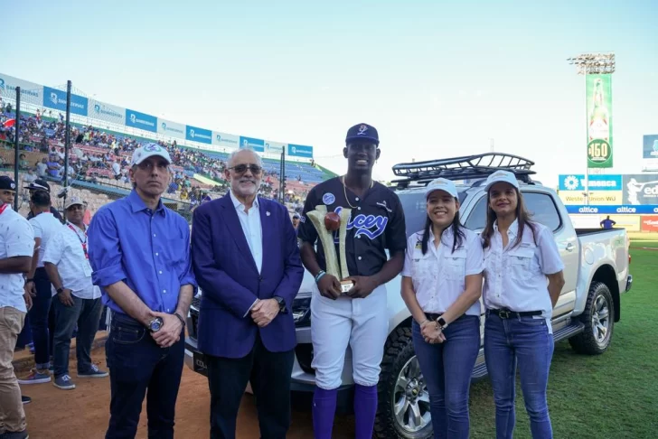 Santo Domingo Motors premia Jugador Más Valioso del torneo 2022-23 de LIDOM