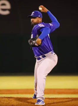 Licey vuelve al primero al vencer a Gigantes apoyado en jonrón con bases llenas de Emilio Bonifacio