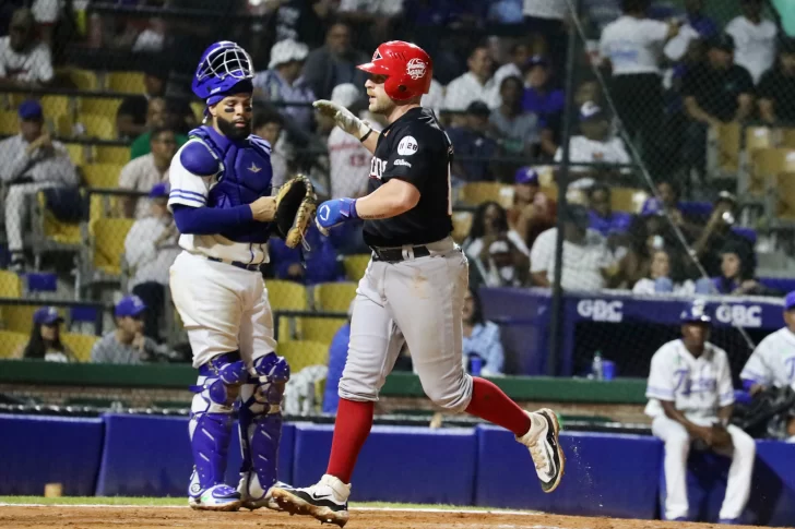 Los Leones del Escogido superaron a los Tigres del Licey en día inaugural