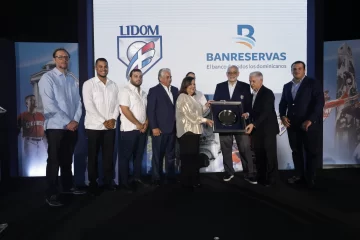 LIDOM y Banreservas develan copa del campeonato 2023-2024