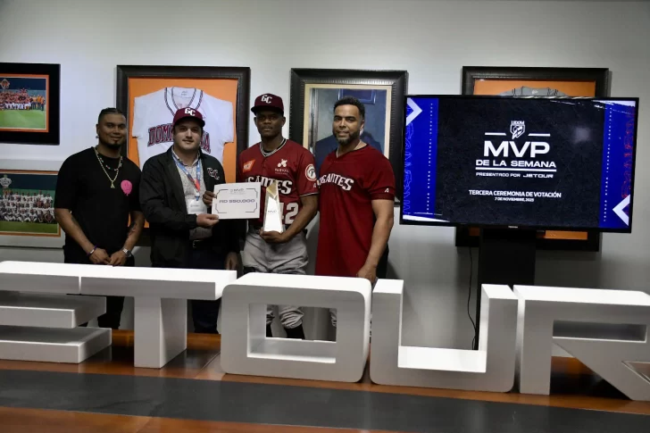 Pablo Reyes y Paolo Espino se llevan el MVP de la Semana Jetour