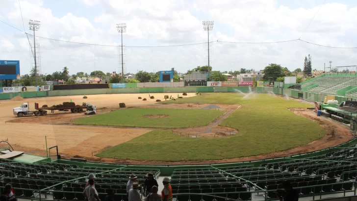 Presidente de LIDOM inspecciona trabajos en el estadio Tetelo Vargas