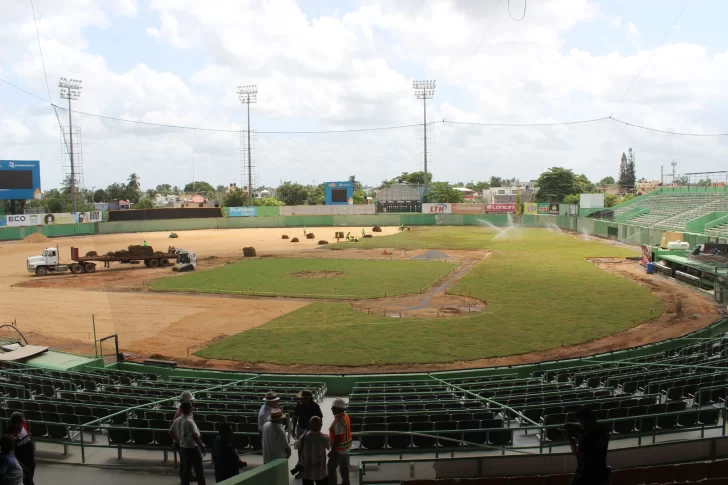 Presidente de LIDOM inspecciona trabajos en el estadio Tetelo Vargas