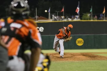 Toros firman de regreso a Jenrry Mejía desde agencia libre