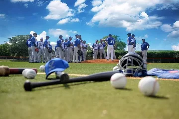 Lanzadores y receptores a entrenamientos del Licey