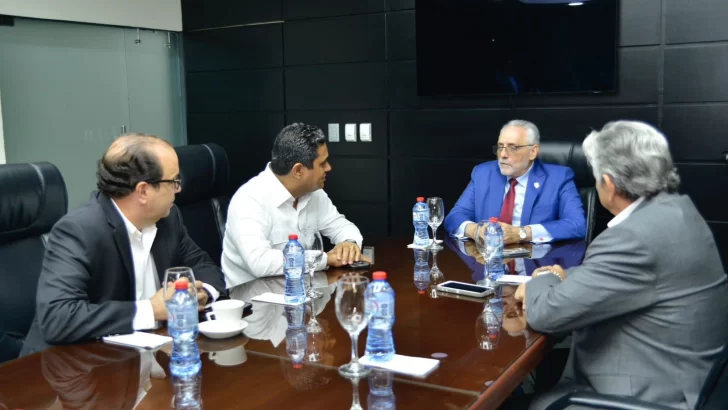 Ministro de Deportes Kelvin Cruz visita a LIDOM