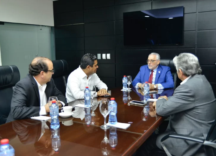 Ministro de Deportes Kelvin Cruz visita a LIDOM