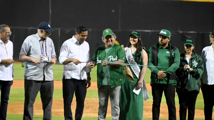 Estrellas ganan en el día inaugural de su remodelado estadio