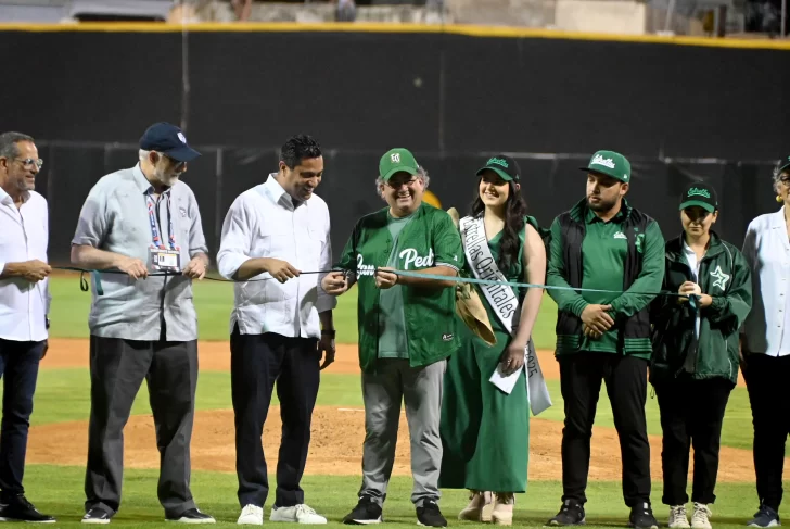 Estrellas ganan en el día inaugural de su remodelado estadio