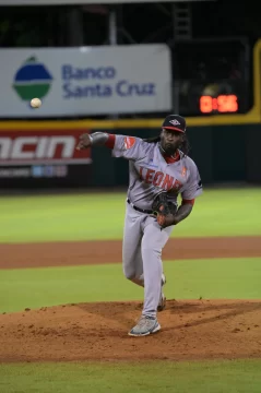 Leones aumentan su racha victoriosa con blanqueada a los Gigantes