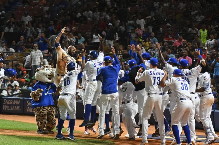 Daniel Johnson, Arístides Aquino y Orelvis Martínez jonronean en segundo triunfo seguido del Licey