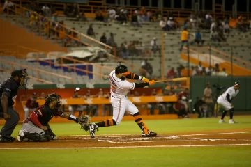 Toros fabrican cinco en el octavo y ganan tercero en línea al vencer a los Gigantes