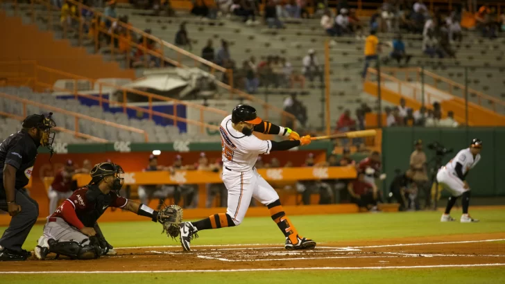 Toros fabrican cinco en el octavo y ganan tercero en línea al vencer a los Gigantes