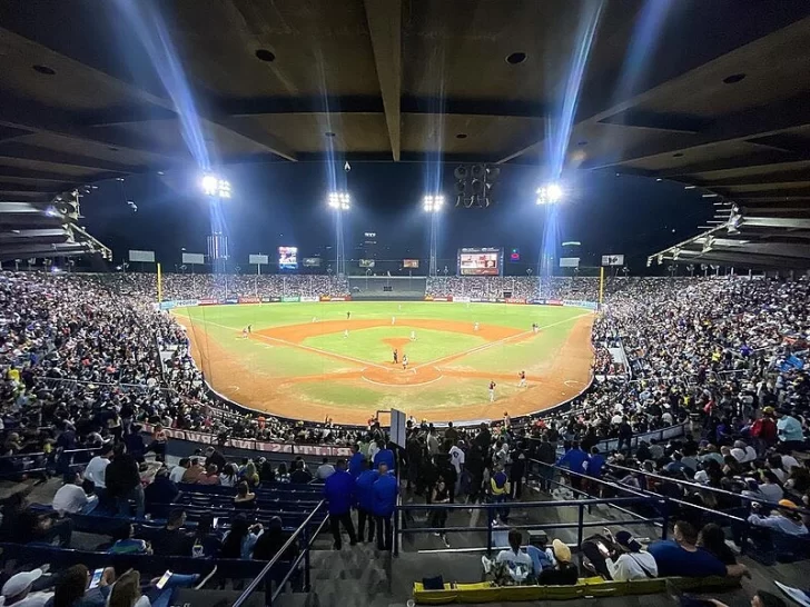 Magallanes vs La Guaira en noche inaugural en LVBP