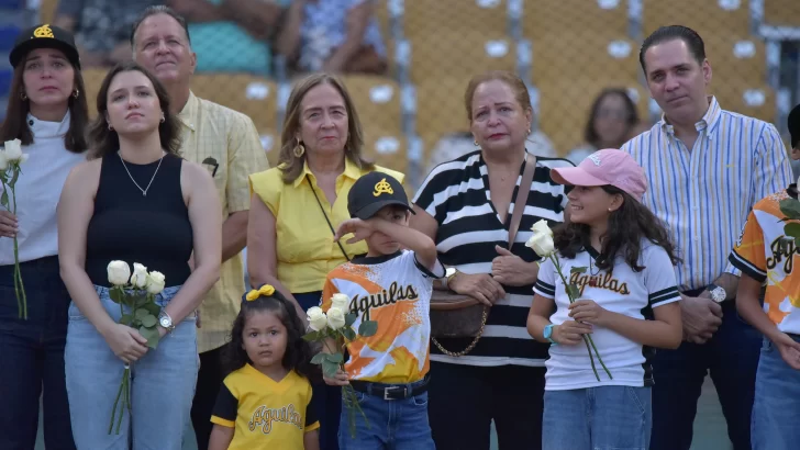 Águilas rinden emotivo homenaje a Don Papi Bisonó