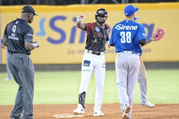 Lawlar y Johnson guían al Licey a su primera victoria al vencer a Gigantes