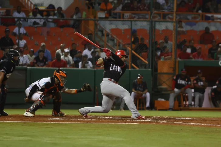 El Escogido derrota a los Toros, detiene en tres su racha de derrota y defiende el primer lugar