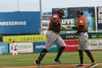 Kennys Vargas da jonrón 70; Fernando Abad 3ro en rescates de Toros