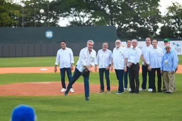 Presidente Abinader entrega remozado Estadio José Briceño