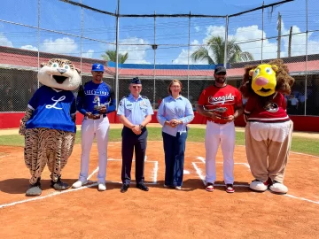 Mayor-General-Floreal-Suárez-Martínez-FARD-y-Albert-Pujols-2-728x546