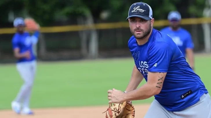 Moyers y Tellache arriban al campamento del Licey