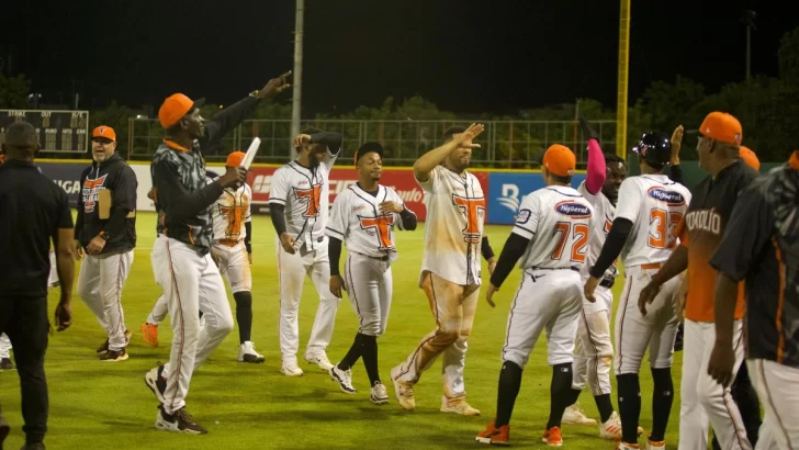 Toros reaccionan con tres en el noveno para vencer a las Águilas