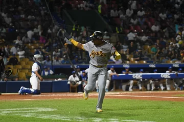 Erick Mejía y JC Escarra la sacan en tercera victoria seguida de Águilas sobre Tigres