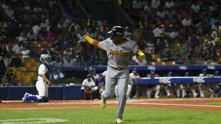 Erick Mejía y JC Escarra la sacan en tercera victoria seguida de Águilas sobre Tigres