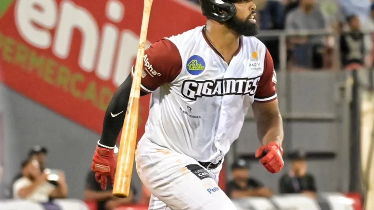 Hit de Carlos Peguero deja al Licey en el terreno en triunfo 4-3 de Gigantes