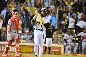 Las Águilas, con “grand slam” de Rodríguez, frenan su racha negativa al vencer a Leones