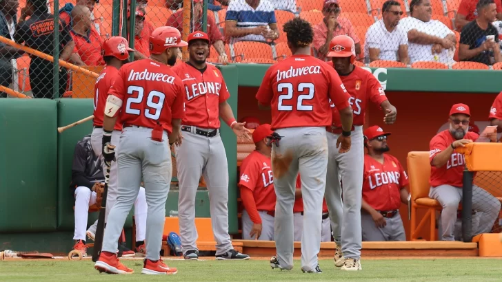 Cordero y Avelino dan primer triunfo a Leones ante los Toros en el primero de un doble juego