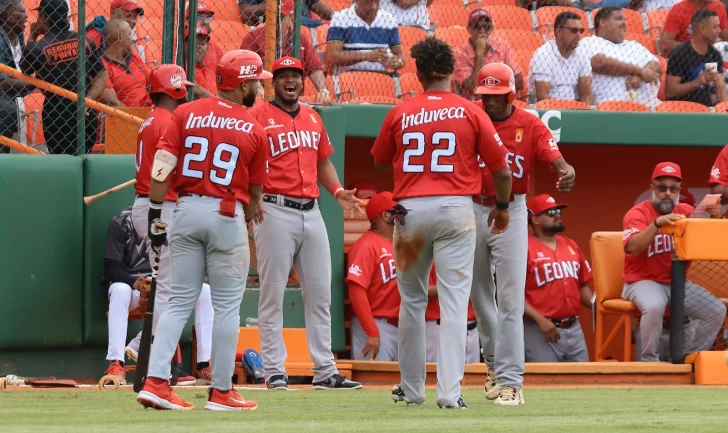 Cordero y Avelino dan primer triunfo a Leones ante los Toros en el primero de un doble juego