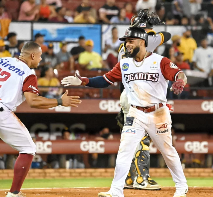 Gigantes suben al cuarto empujados por jonrón de Leury García luego de vencer a las Águilas