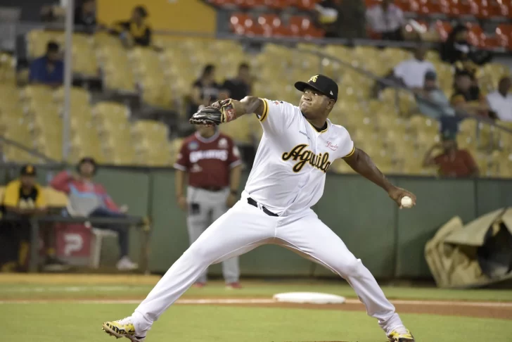 Águilas se apoyan en Romero para derrotar a los Gigantes 3-1