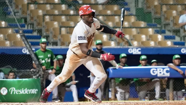 Junior Lake se roba su base 114 y va tras Rafael Landestoy