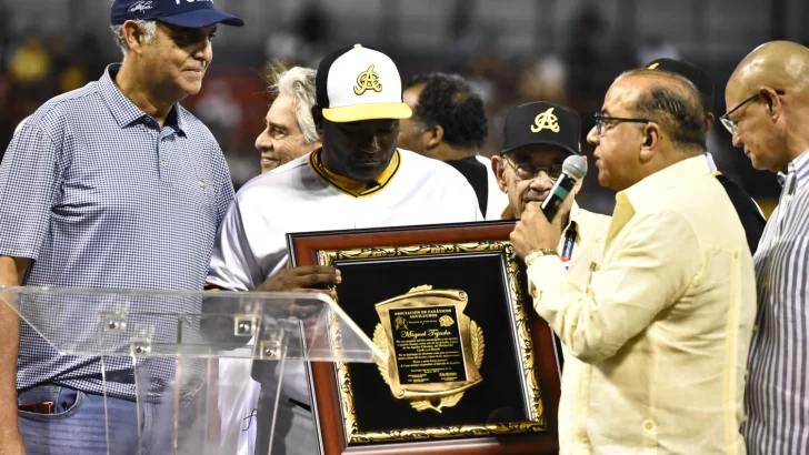 “Aguiluchos, ustedes son lo máximo”, Miguel Tejada en retiro de su número 4 por Águilas Cibaeñas