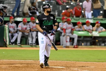 Dramático jonrón de Wilín Rosario lleva a las Estrellas a medio juego del primer lugar tras vencer a los Leones