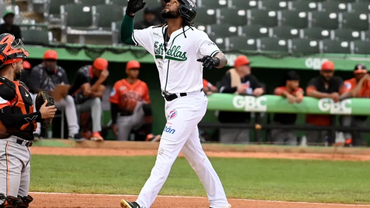 Rainer Núñez batea cuarto jonrón mas largo de la temporada