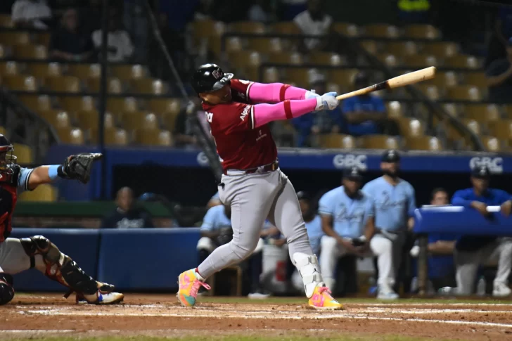 Yermín Mercedes  da noveno jonrón de su carrera ante Licey