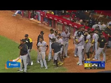 ¡HOMERUN de J. C. Escarra que trae al plato dos vueltas más para las Águilas! 🦅🔥