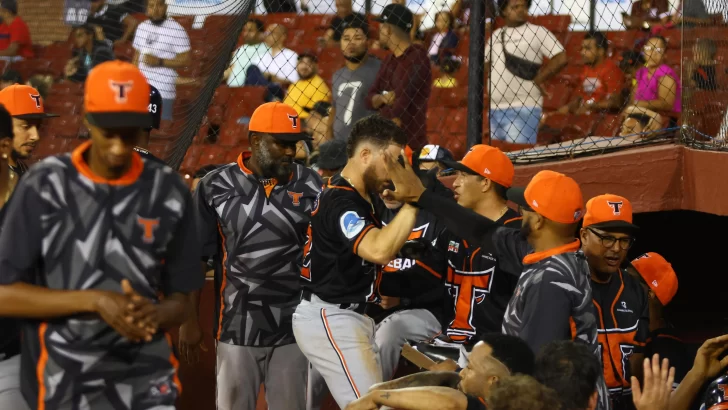 Termina la racha de los Toros y frenan la de los Gigantes con reacción en el noveno