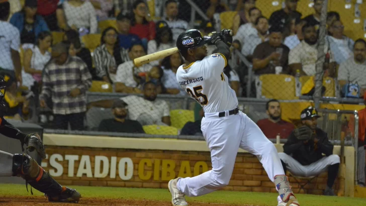 Las Águilas suman sexta victoria corrida y  ponen en riesgo a los Toros con victoria 12-3