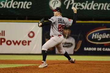 Pitcheo de Leones del Escogido limita a Toros del Este a cuatro hits y le frena su racha ganadora